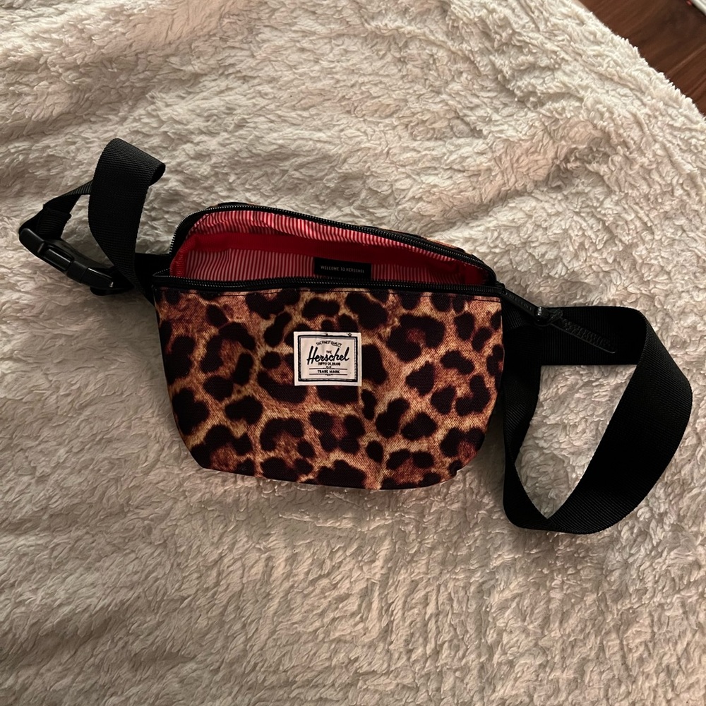 Women’s Herschel Fanny pack. Leopard.
